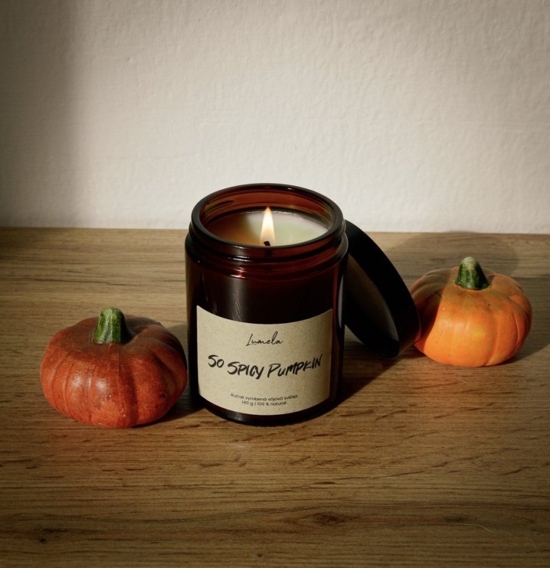 Sójová svíčka So Spicy Pumpkin v hnědém skle 180 ml
