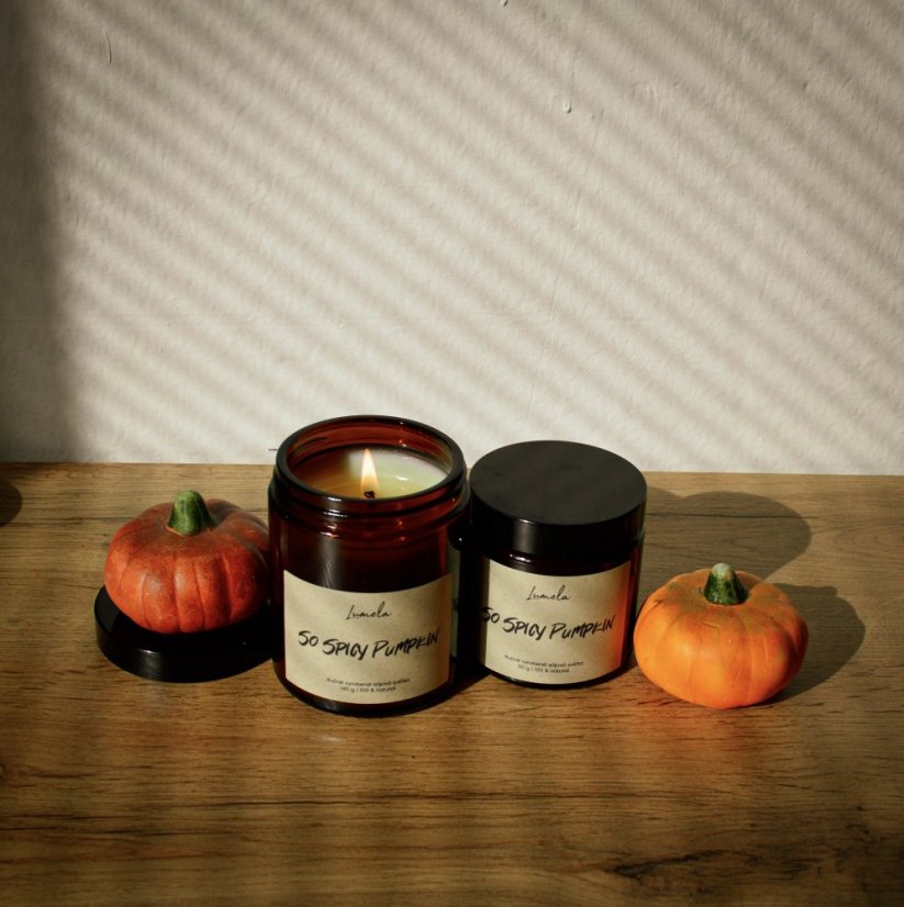 Sójová svíčka So Spicy Pumpkin v hnědém skle 120 ml